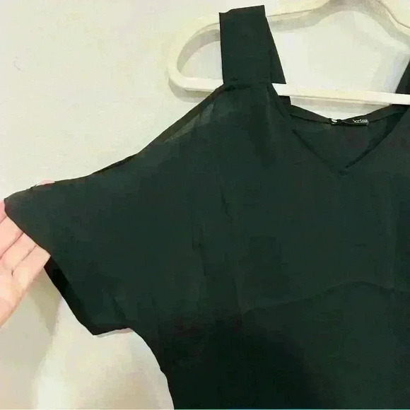 NWT Revolve Krisa Cold Shoulder Top - Picture 3 of 7